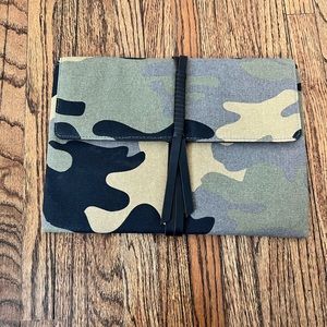 Stella & Dot Camo Clutch